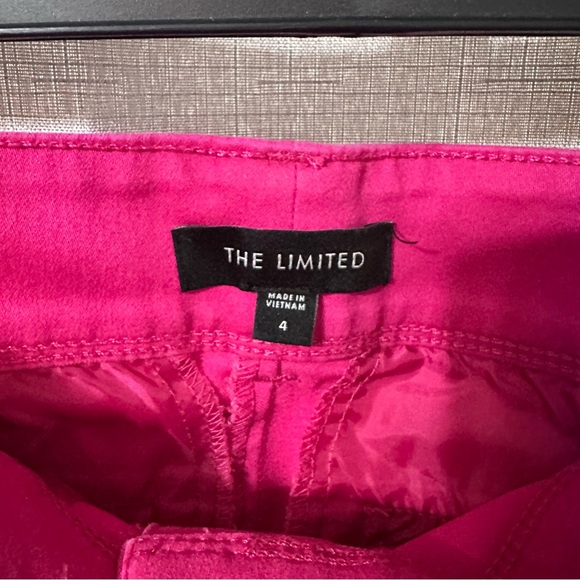 Bundle of 3 Shorts. Size 4. - Picture 9 of 11